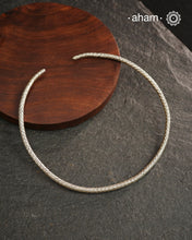 Stunning Chatai / Weave work&nbsp; Hasli.Easy to wear, looks great with Indian and Western outfits.Crafted in 92.5 silver, is so easy to wear and can be adjusted to sit perfectly on your neck. This particular piece is crafted by the karen hill tribe from thailand.