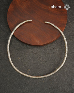 Stunning Chatai / Weave work&nbsp; Hasli.Easy to wear, looks great with Indian and Western outfits.Crafted in 92.5 silver, is so easy to wear and can be adjusted to sit perfectly on your neck. &nbsp;This particular piece is crafted by the karen hill tribe from thailand.&nbsp;