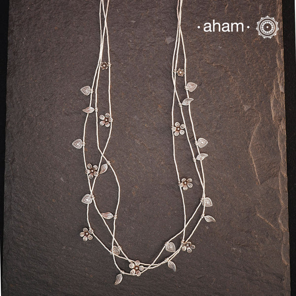 Stunning silver neckpiece with little charms. All crafted in 92.5 silver.
Works great with work wear or even your evening dress.