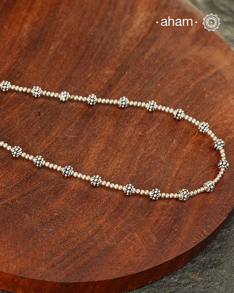 Stunning silver neckpiece with little Beads strung together. All crafted in 92.5 silver.
Works great with work wear or even your evening dress.
