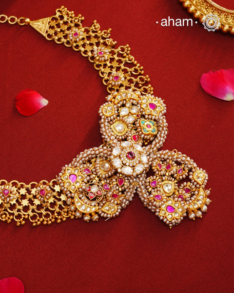 Inspired from the Traditional Nath design, this gorgeous neckpiece is an amalgamation of beautiful kundan and pearls coming together. Crafted in 92.5 silver with gold polish, the neckpiece is perfect for weddings and festivals.