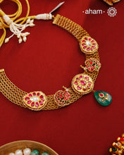 Make a sophisticated style statement with this gold polish festive neckpiece. Perfect for intimate weddings and upcoming festive celebrations.