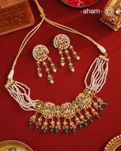 Exquisitely elegant, the heritage collection features traditional motifs and intricate kundan jadau work on gold-plated silver jewellery, a reflection of the rich culture of India. This collection is perfect for brides and bridesmaids.