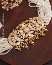 Embrace the allure of timeless elegance with Aham Jewellery’s latest Mother of Pearl collection, a radiant choice for festive celebrations and weddings.
The choker is crafted in 92.5 silver and adorned with a luxurious gold polish, capturing the iridescent beauty of mother of pearl.