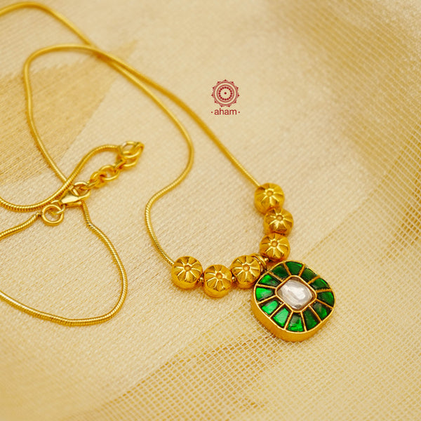 This exquisite silver necklace dipped in gold is handcrafted with gorgeous kundan work. Its lightweight design makes it perfect for family events and festivities.