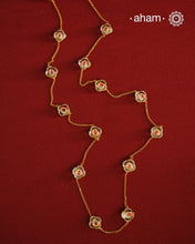 This handcrafted silver neckpiece features exquisite clear quartz and intricate kundan inlay work, enhanced with a refined gold polish. Designed for versatility, it can be worn as a single long line or doubled for a layered look, making it a sophisticated addition to any jewellery collection.