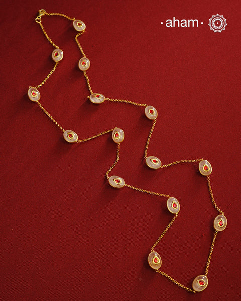 This handcrafted silver neckpiece features exquisite rose quartz and intricate kundan inlay work, enhanced with a refined gold polish. Designed for versatility, it can be worn as a single long line or doubled for a layered look, making it a sophisticated addition to any jewellery collection.