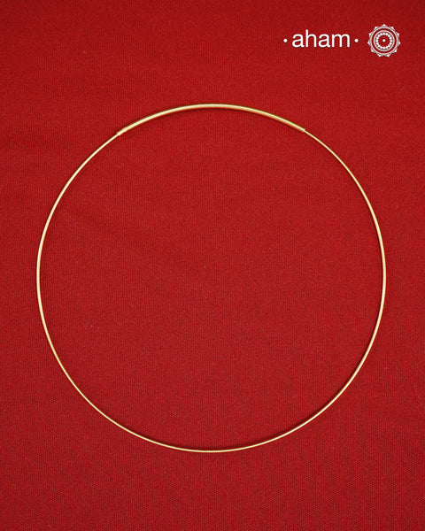 92.5 silver wire Hasli with gold polish.
Easy to wear, looks great with Indian and Western outfits.
The Hasli opens on one end which allows you to easily put in pendants.