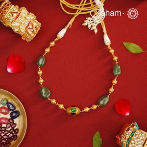 Crafted in 92.5 silver with a stunning gold polish, this neckpiece is sure to make a statement. The delicate gold beads, accented by vibrant green onyx and a kund bead center, add a touch of elegance. Perfect for any occasion, this simple yet striking piece is a must-have for any jewelry collection.