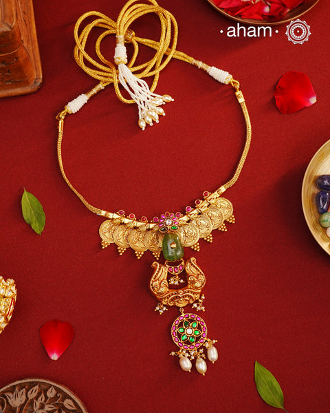 The classic coin neckpiece that never goes out of style. Crafted in 92.5 silver with gold polish. Exquisitely elegant, the heritage collection features traditional motifs and intricate temple workmanship on gold-plated silver jewellery, a reflection of the rich culture of India. This collection is perfect for brides and bridesmaids.