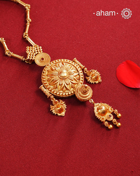 Temple Work Gold Polish Silver Neckpiece