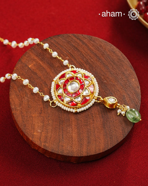 This stunning neckpiece features a delicate 92.5 silver chain with fresh water pearls and beautifully crafted fine kundan gold polished pendant. Add a touch of elegance to your look with this unique and timeless piece.&nbsp;