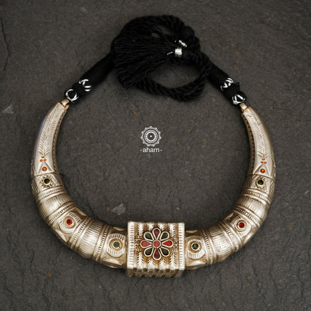 Handcrafted tribal silver Hasli with adjustable cotton thread. Worn typically by the Fakirani Jat tribe of Kutch. The Hasli can be worn both ways, front and back. 