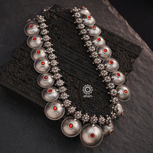 This silver neckpiece is a classic design that will never go out of style. It is meticulously handmade in Rajasthan, showcasing the skill and expertise of the region.