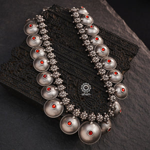 This silver neckpiece is a classic design that will never go out of style. It is meticulously handmade in Rajasthan, showcasing the skill and expertise of the region.