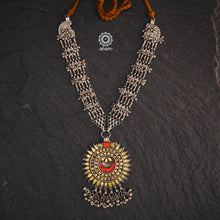 Experience true Indian craftsmanship with our Tribal Glass Silver Neckpiece. Handmade in Saranpur, UP, this beautiful vintage glass pendant is adorned with vintage silver bands. This necklace truly exemplifies the continuity of the traditional prototypes.