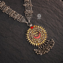 Experience true Indian craftsmanship with our Tribal Glass Silver Neckpiece. Handmade in Saranpur, UP, this beautiful vintage glass pendant is adorned with vintage silver bands. This necklace truly exemplifies the continuity of the traditional prototypes.