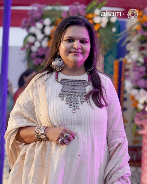 Experience the rich heritage of Rajasthan with this exquisite Aad silver neckpiece. Meticulously handcrafted in silver, it showcases traditional craftsmanship that reflects the region's cultural legacy. This neckpiece is more than jewellery—it's a timeless statement of artistry and tradition, perfect for those who appreciate authentic heritage in every detail.