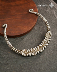 A solid silver Hasli. A beautiful tribal piece from Rajasthan/ Gujarat.&nbsp;