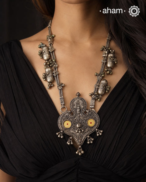 This Tribal Silver Neckpiece from Gujarat embodies the rich heritage of the Rabari community in the Kutch region. Featuring a distinctive arrowhead amulet pendant (chagda) flanked by traditional amulet chains (madaliya), this handcrafted silver piece carries generations of cultural significance. Wearing it connects you to timeless traditions while adding a unique, authentic touch to your style.

Region: Gujarat