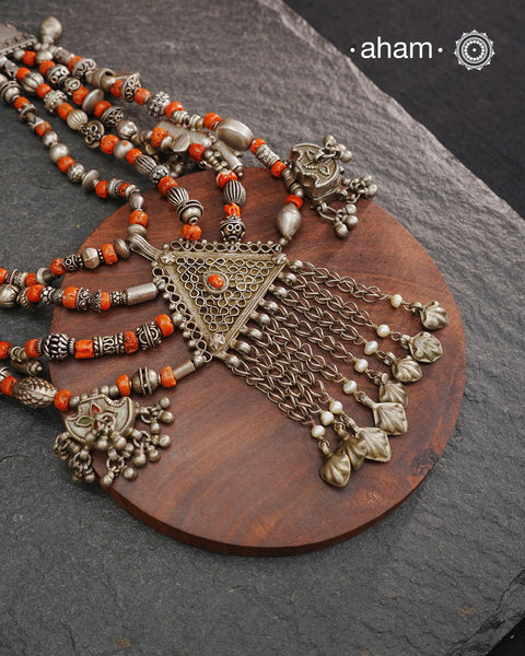 This Tribal Coral Silver Neckpiece draws inspiration from the rich heritage of Yemen’s traditional jewelry. Expertly crafted in silver, it combines vintage elements with carefully selected coral beads to create a unique, timeless piece. The blend of old and new beads offers a distinctive aesthetic that honours cultural artistry while providing a refined accessory for contemporary wear.