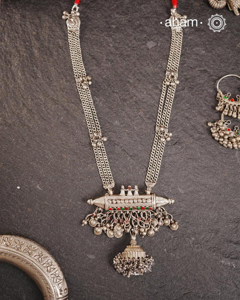 This tribal silver neckpiece features an amulet pendant and traditional side belts, reflecting the rich heritage of Rajasthan and Gujarat. Crafted entirely in silver, it offers a unique blend of cultural artistry and timeless elegance. Perfect for those who appreciate authentic, handcrafted jewellery.