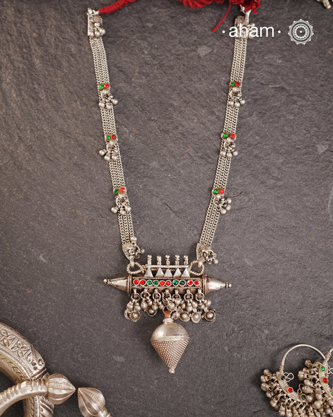 This tribal silver neckpiece features an amulet pendant and traditional side belts, reflecting the rich heritage of Rajasthan and Gujarat. Crafted entirely in silver, it offers a unique blend of cultural artistry and timeless elegance. Perfect for those who appreciate authentic, handcrafted jewellery.