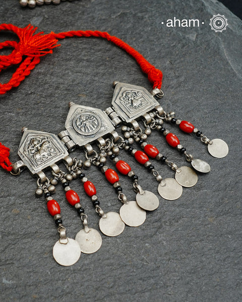 The Tribal Silver Choker features a lightweight design that balances minimalism with striking elegance. Crafted to offer subtle sophistication, this choker enhances any outfit with its refined simplicity, making it a versatile and timeless addition to your jewellry collection.