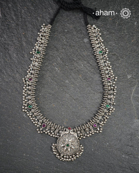 Peshwai Kolhapuri saaj comes from the Western Ghats region of Maharashtra.
92.5 silver neckpiece with Original saaj motifs and a traditional pendant.
A true heirloom piece that your generations will wear with immense pride.