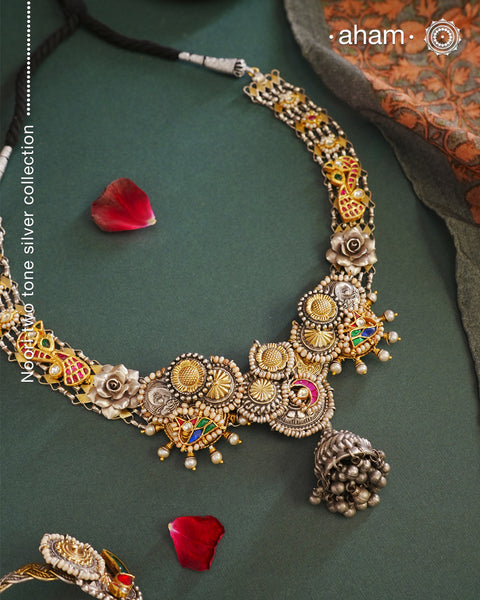 We thrive to bring alive traditional forms in new avatars. This Noori dual tone neckpiece crafted in 92.5 sterling silver using intricate workmanship.Perfect for intimate weddings and upcoming festive celebrations.