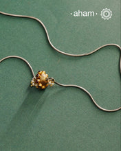 18 inches chain with a gold bead with kemp stones &amp; pearls that sits on one side.
A simple striking piece crafted in 92.5 silver.