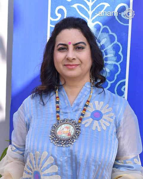 This hand-painted Ganesha neckpiece is a true piece of art. The miniature Ganesha is carefully painted by master artisans, set in silver with beautiful pearl work all around it and strung on a comfortable cotton thread. Add a touch of culture and beauty to your outfit with this unique silver neckpiece.