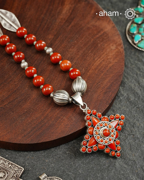 The Himalayan Silver Neckpiece is expertly crafted to reflect the unique design traditions of the Himalayan foothills and Tibetan region. Featuring a pendant with vibrant coral stones set in sterling silver and strung in red jasper beads along with silver beads, this piece captures the rich cultural heritage and natural beauty of these high-altitude areas. Its distinctive style offers a timeless elegance, perfect for collectors and connoisseurs who value authentic craftsmanship and region-specific artistry.