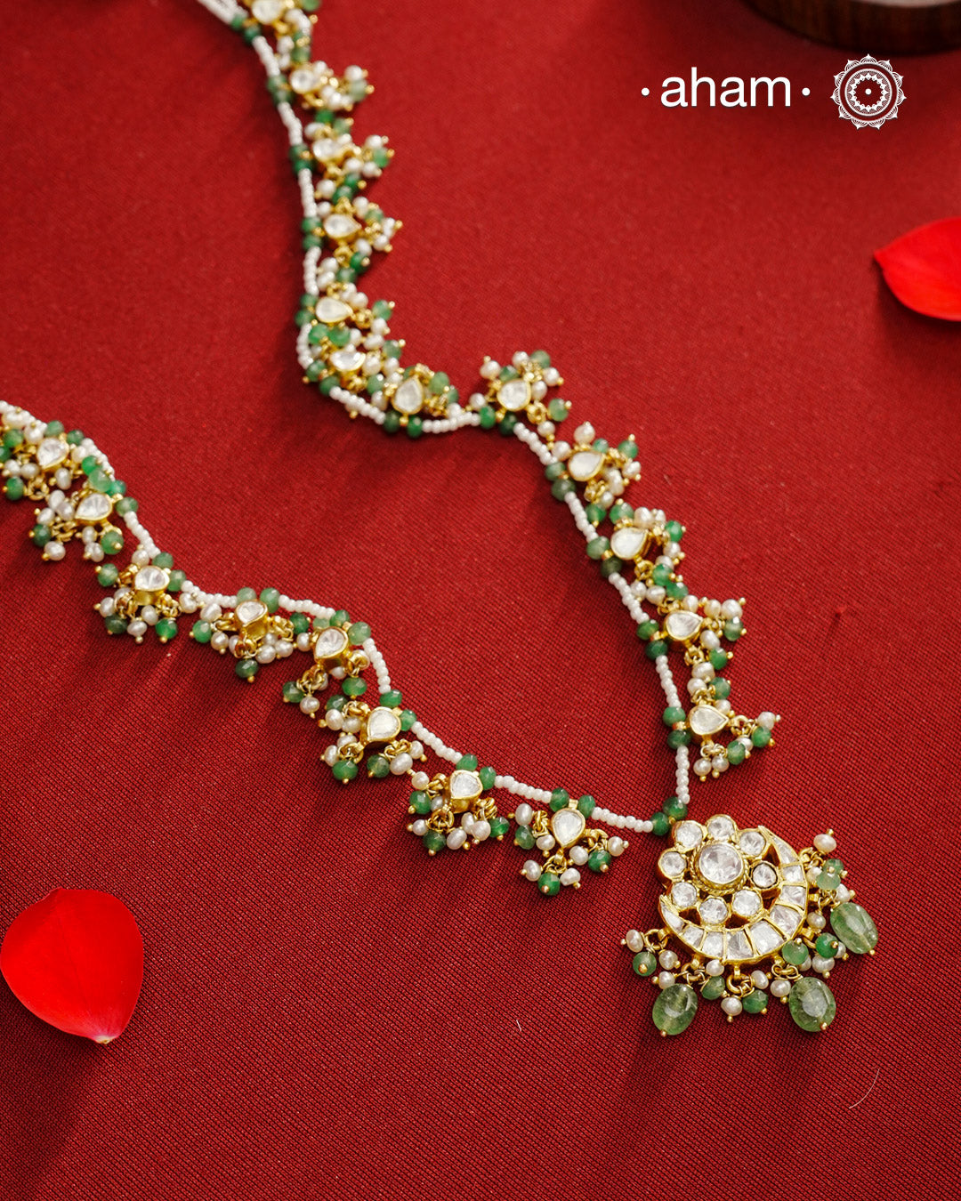 This delicate neckpiece showcases expertly set moissanite stones that capture the brilliance of genuine diamonds. Crafted from 92.5% sterling silver with a luxurious gold polish, it is accented with fine pearls to enhance its refined elegance. A sophisticated accessory designed for those who appreciate subtle luxury and meticulous craftsmanship.