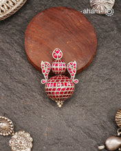 A beautiful pendant crafted in 92.5 silver with kemp stone studed.