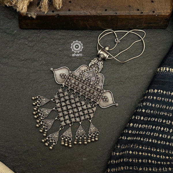 Mewad Jaisalmeri silver pendant crafted in 92.5 silver. Classic, timeless design that can be worn for generations to come