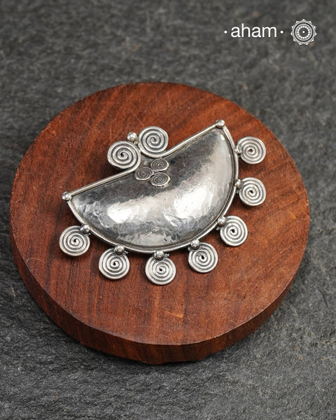 Mewad silver pendant crafted in 92.5 silver with beaten texture. Wear it with a wire hasli, or a black thread. Perfect to wear to work or a casual evening out. 