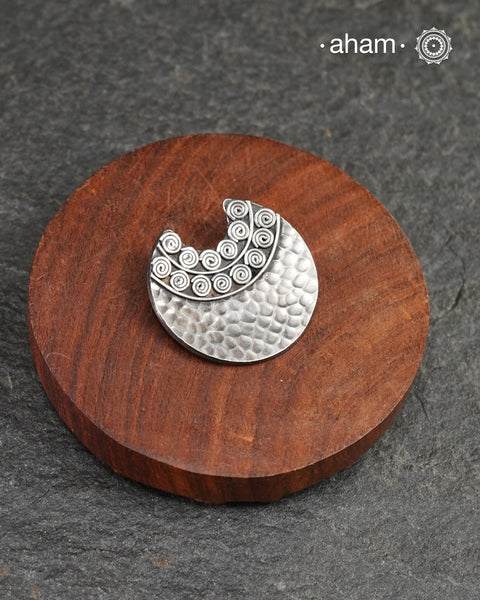 Mewad silver pendant crafted in 92.5 silver with beaten texture. Wear it with a wire hasli, or a black thread. Perfect to wear to work or a casual evening out.