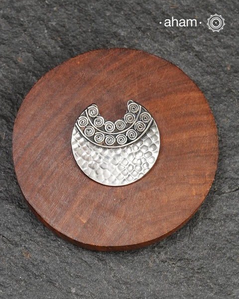 Mewad silver pendant crafted in 92.5 silver with beaten texture. Wear it with a wire hasli, or a black thread. Perfect to wear to work or a casual evening out.
