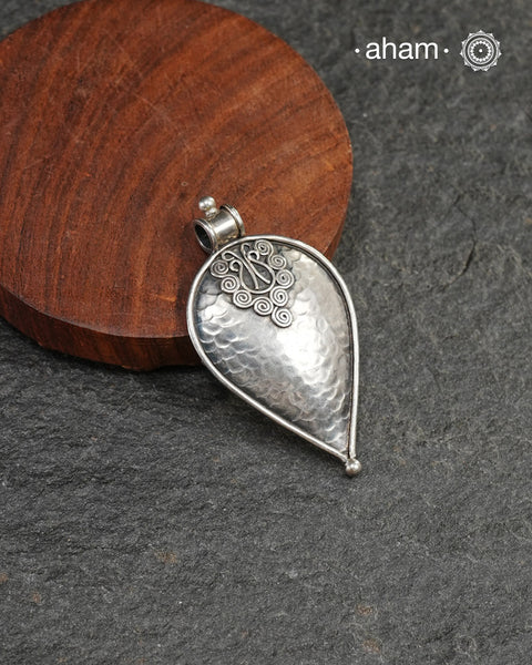 Mewad silver pendant crafted in 92.5 silver with beaten texture. Wear it with a wire hasli, or a black thread. Perfect to wear to work or a casual evening out.