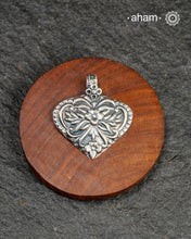 Mewad pendant in a leaf form, with beautiful detailing on it. Crafted in 92.5 silver. Light weight and easy to wear. Wear it with a black string or a thin chain.