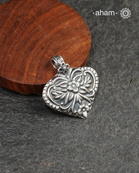 Mewad Silver Pendant