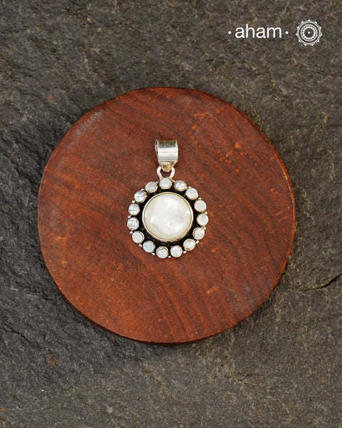 92.5 Sterling Silver Pearl Pendant.
(Chain not included)