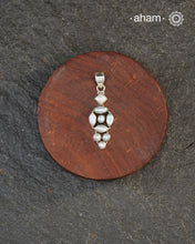 92.5 Sterling Silver Pearl Pendant.
Easy to wear pendants that add spark to any outfit you wear.
(Chain not included)