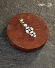 92.5 Sterling Silver Pearl Pendant.
Easy to wear pendants that add spark to any outfit you wear.
(Chain not included)