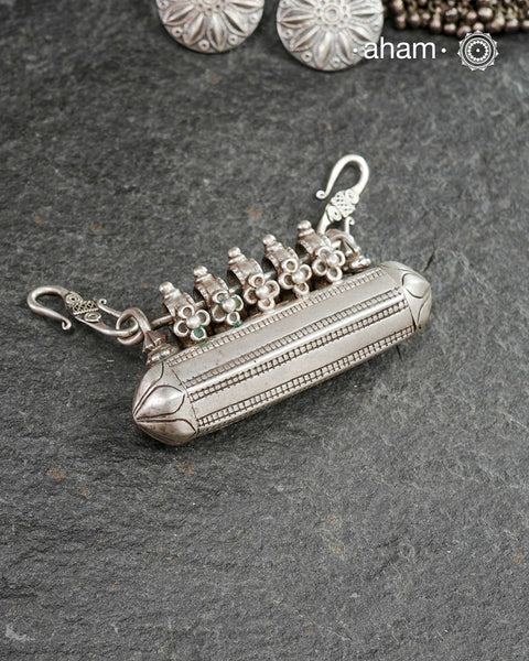 Vintage Silver Pendant.
Beautiful handcrafted pendant from a bygone area, that bring back memories and stories of that time. Wear it with a long chain or with a black thread, or layer them with to create a distinct look.