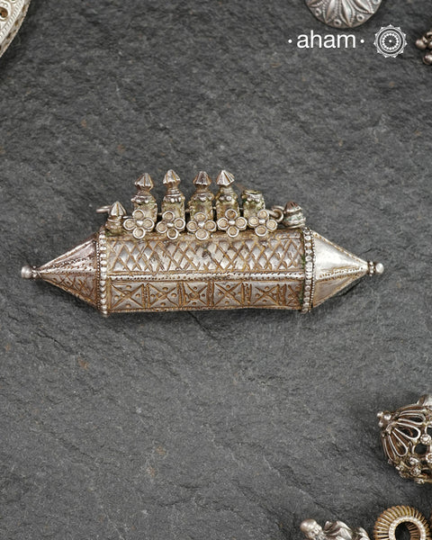 Vintage Silver Pendant. Beautiful handcrafted pendant from a bygone area, that bring back memories and stories of that time. Wear it with a long chain or with a black thread, or layer them with to create a distinct look.
Region: South of India