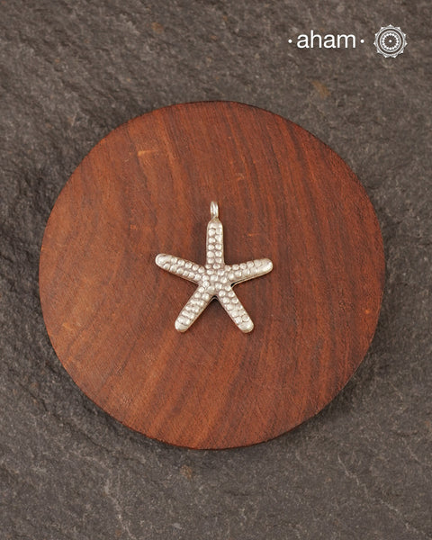 Little charm pendants crafted in 925 silver.