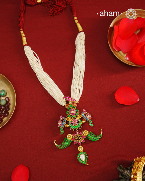 Make a style statement with this gold polish festive neckpiece. Crafted using traditional techniques in silver with kundan floral, peacock and tiger tooth motifs. Perfect for intimate weddings and upcoming festive celebrations.