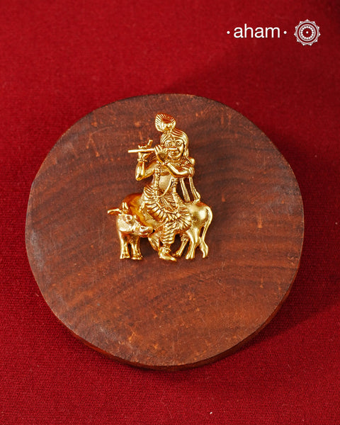A beautifully detailed pendant depicting Lord Krishna playing the flute with his beloved cow, symbolising devotion, compassion, and divine grace. Crafted in 92.5 silver with a rich gold polish, every intricate detail brings this timeless form to life. A meaningful piece that can be worn every day or treasured as a spiritual keepsake.